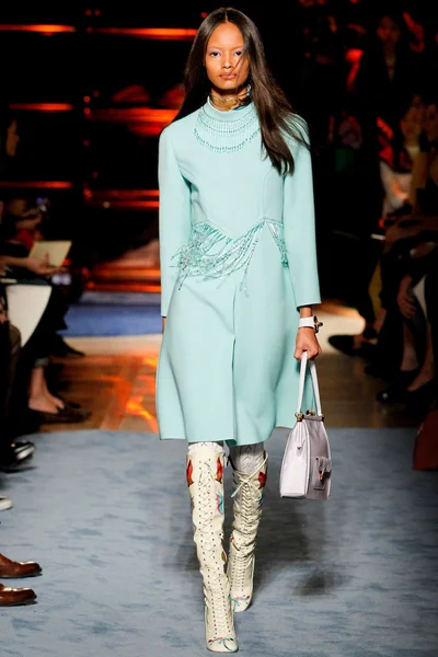 Look 38